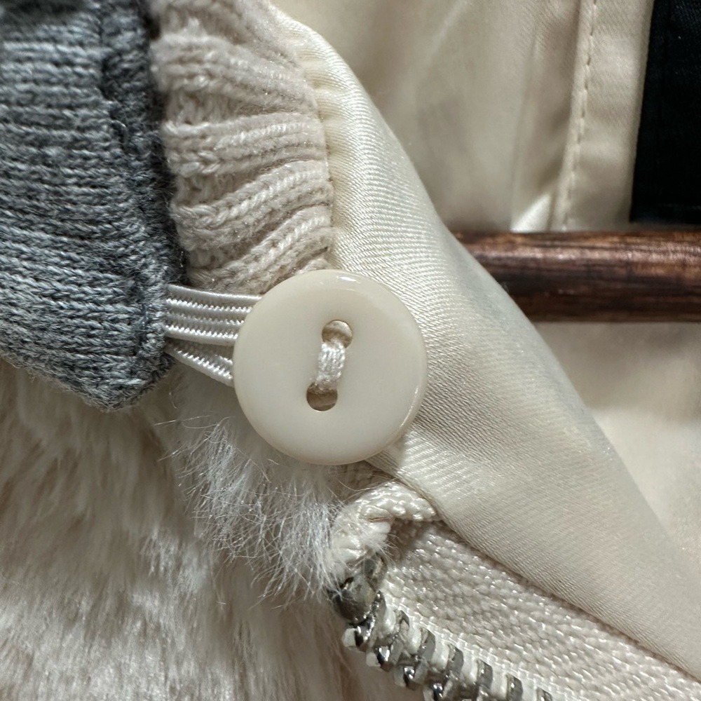 Forever 21+ Plus Size Faux Fur Bomber Jacket Cream with Detachable Hood 0X - Picture 3 of 7